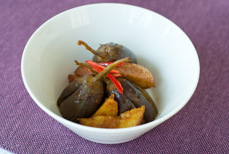 Jaswant's Kitchen Aloo Baingan (Potatoes & Eggplant)
